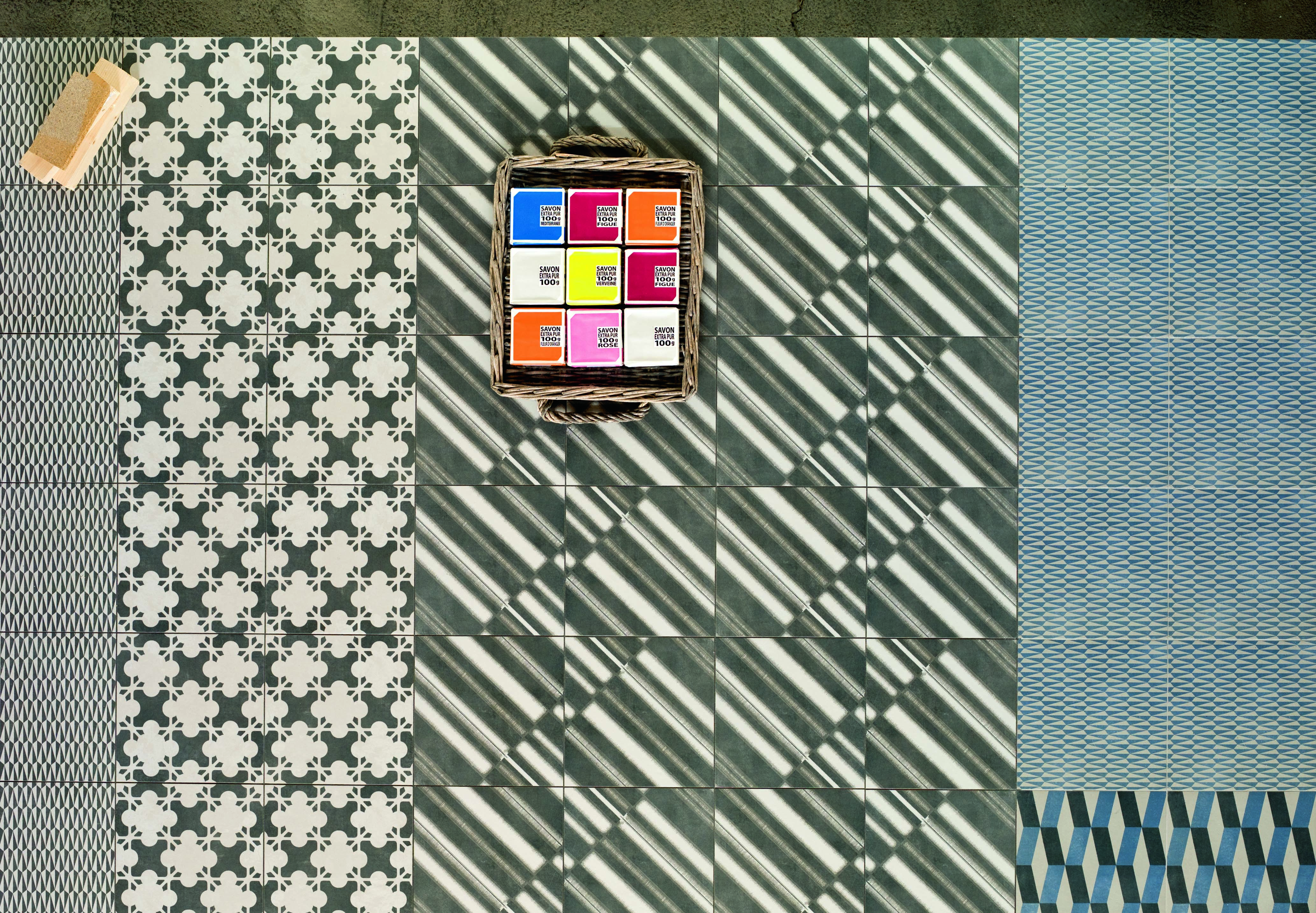 MUTINA-AZULEJ-DIAGONAL-NERO-20x20