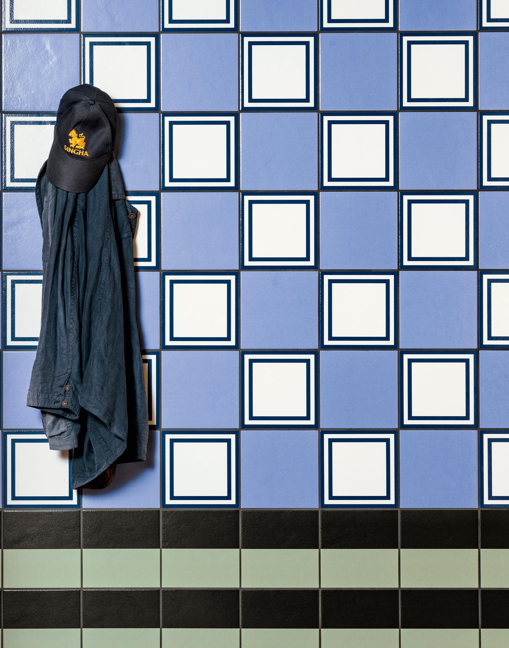 MUTINA-Margherita-(antiscivolo)-BLACK-GREEN-20,5x20,5