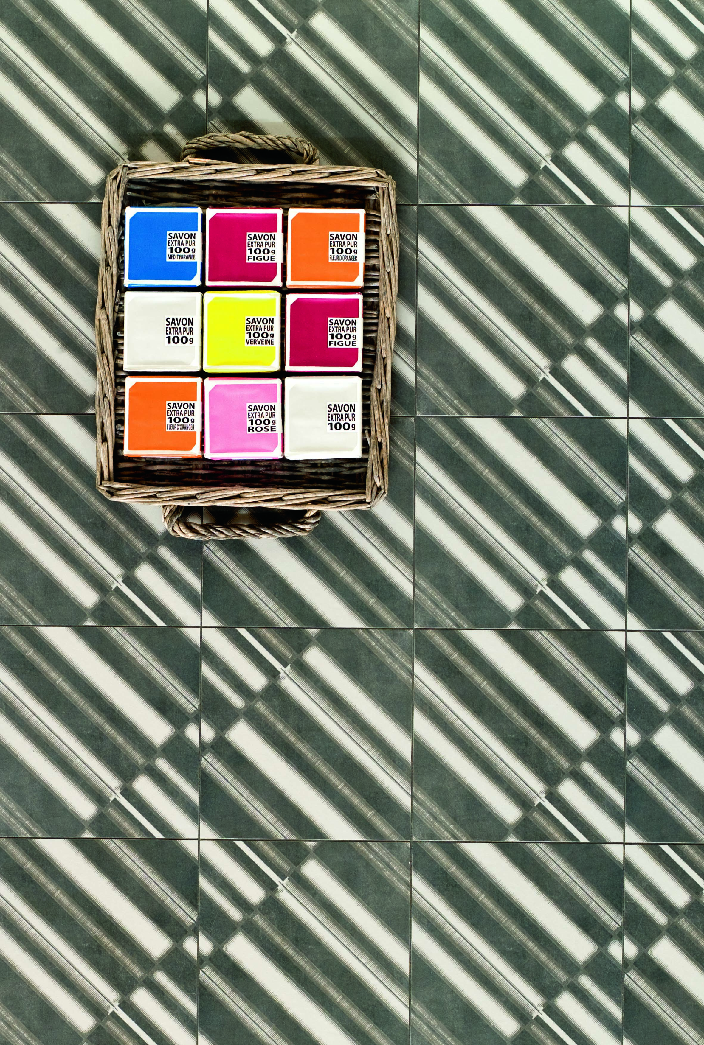 MUTINA-AZULEJ-FLORES-NERO-20x20