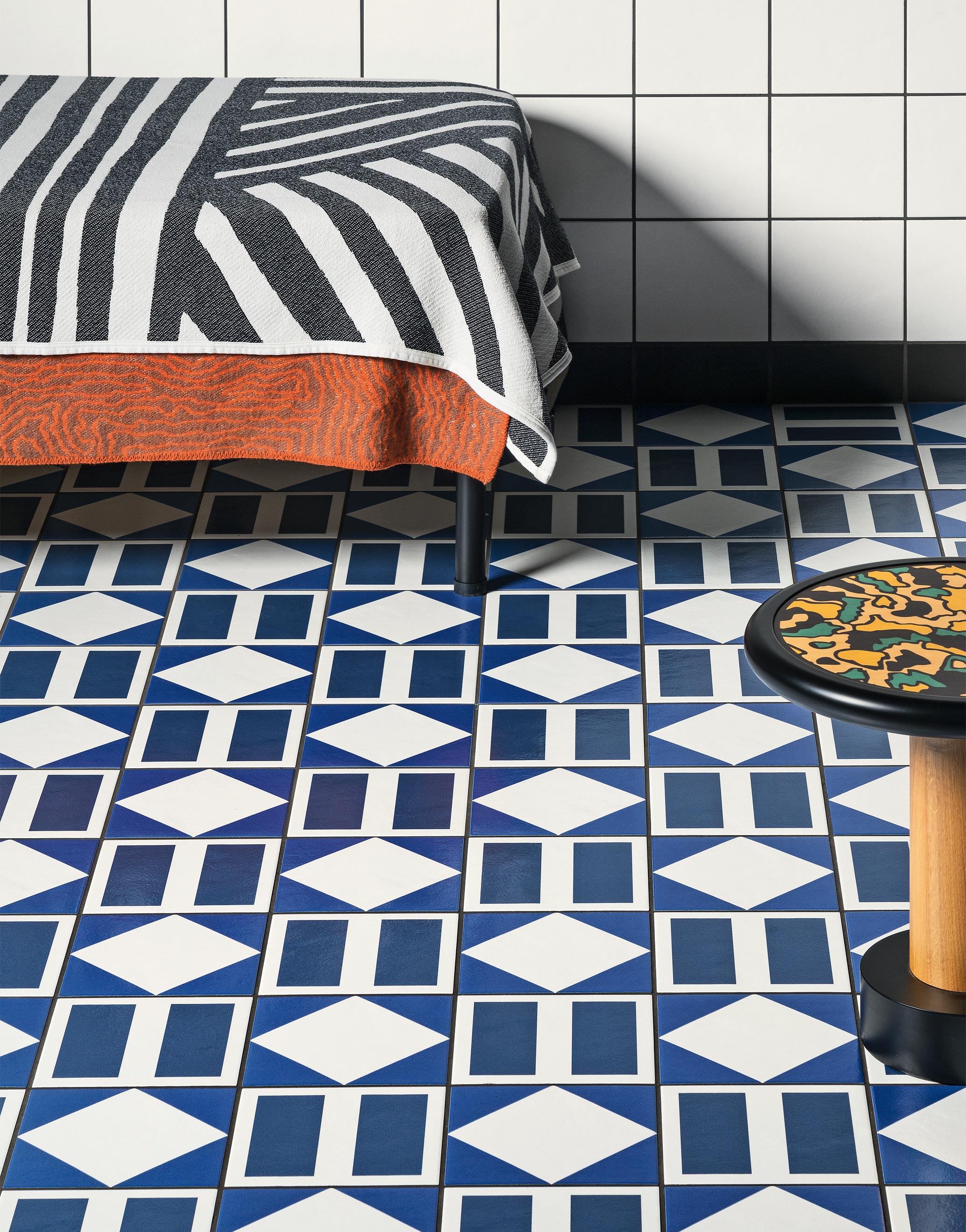 MUTINA-Margherita-(antiscivolo)-HALF-BLACK-20,5x10,1